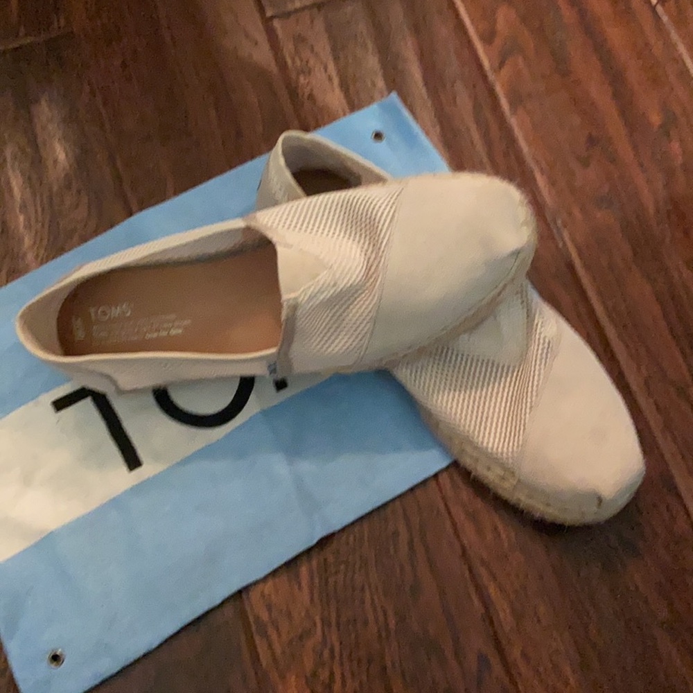 Toms